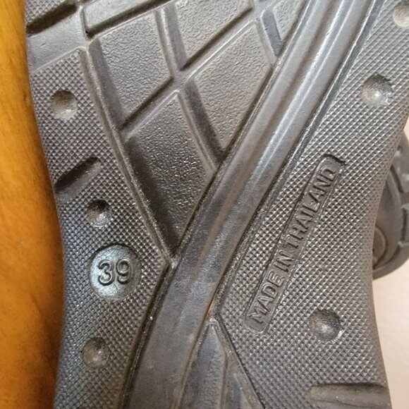 Aerothotic Red Burgundy Women's Sandals with Buckle Closure in Size 8.5 - Picture 6 of 6